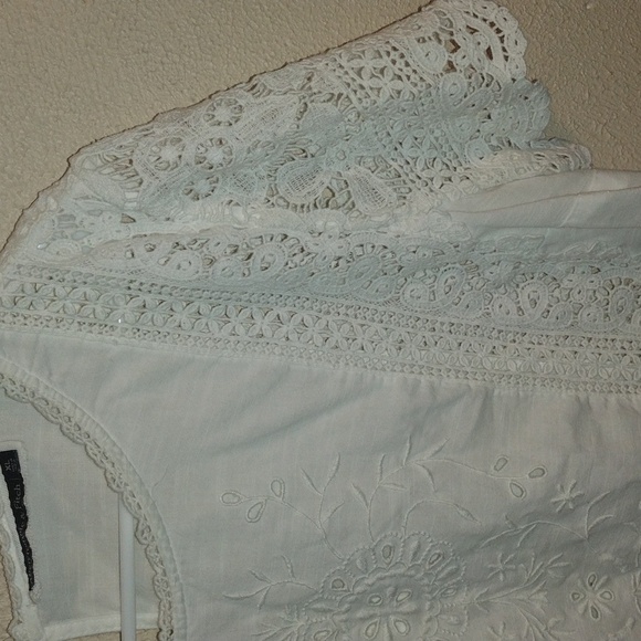 Adorable 100% Cotton with Lace Detailing and Button up Back Cropp… - Picture 3 of 7